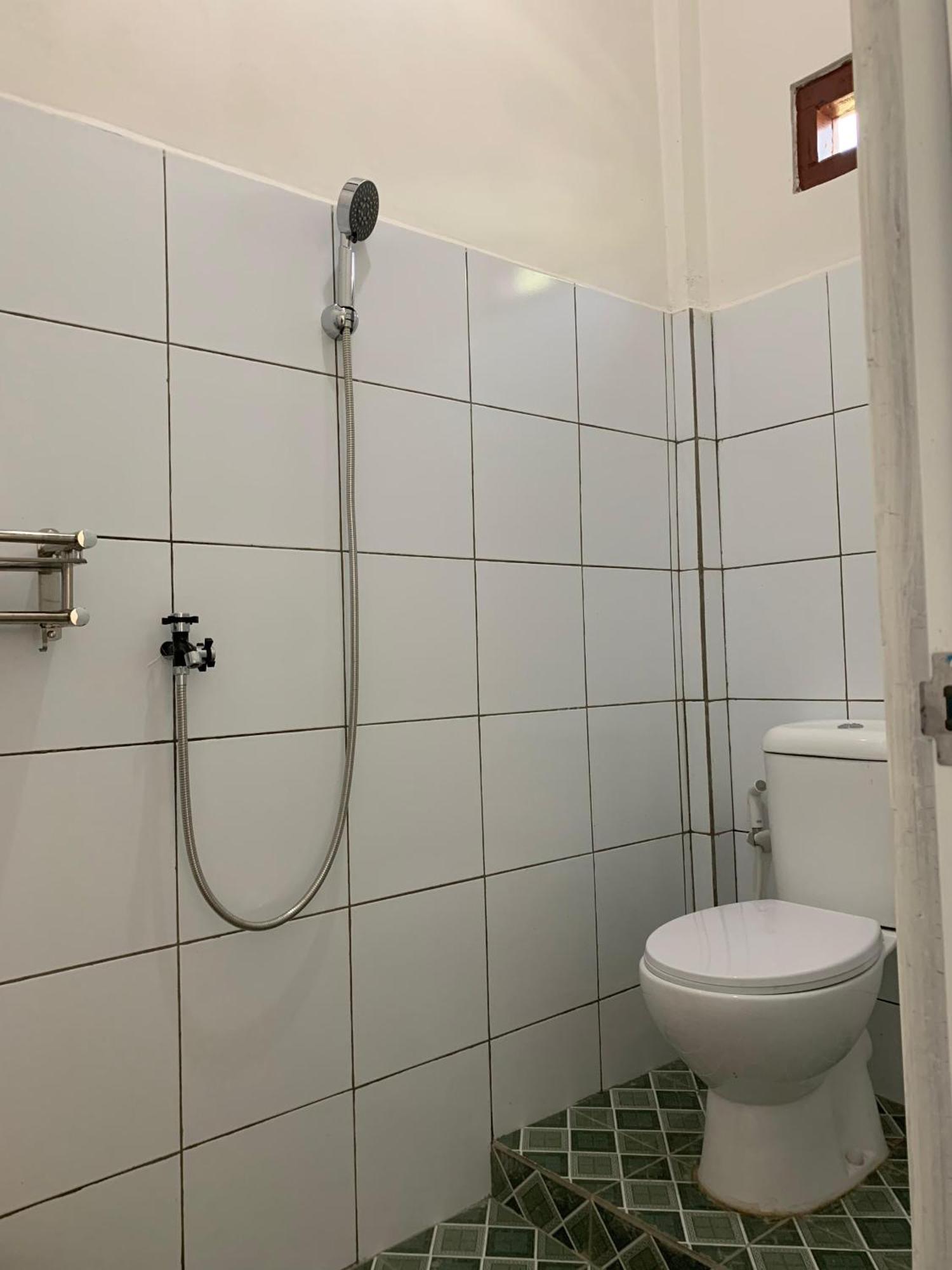 Bertus Guesthouse Лабуан Баджо Екстериор снимка