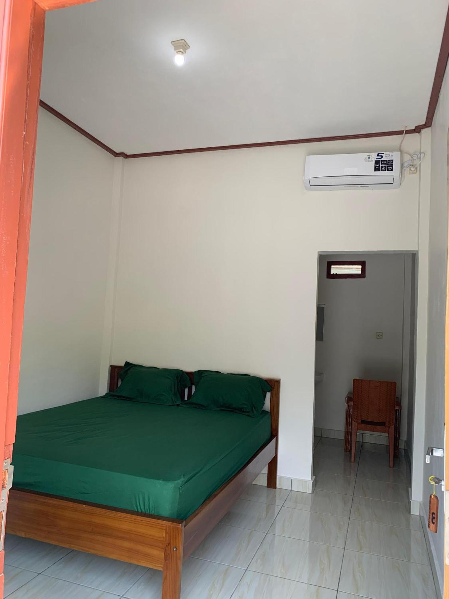 Bertus Guesthouse Лабуан Баджо Екстериор снимка